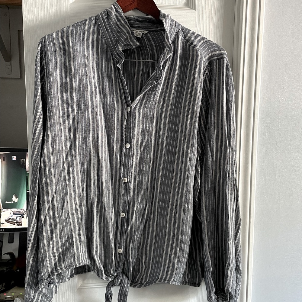American Eagle Button up Shirt